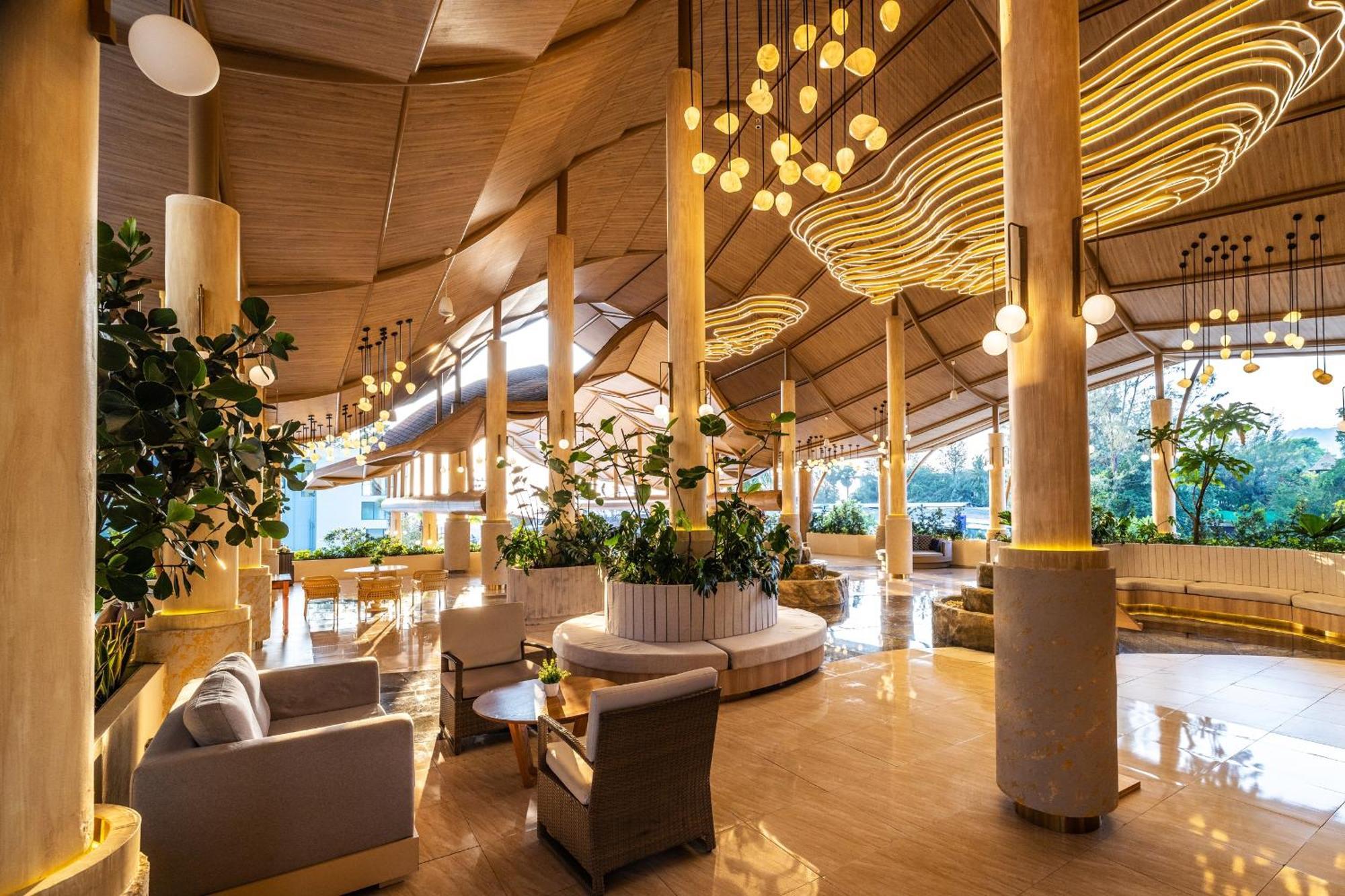 Phuket Emerald Beach Resort Karon Exterior photo