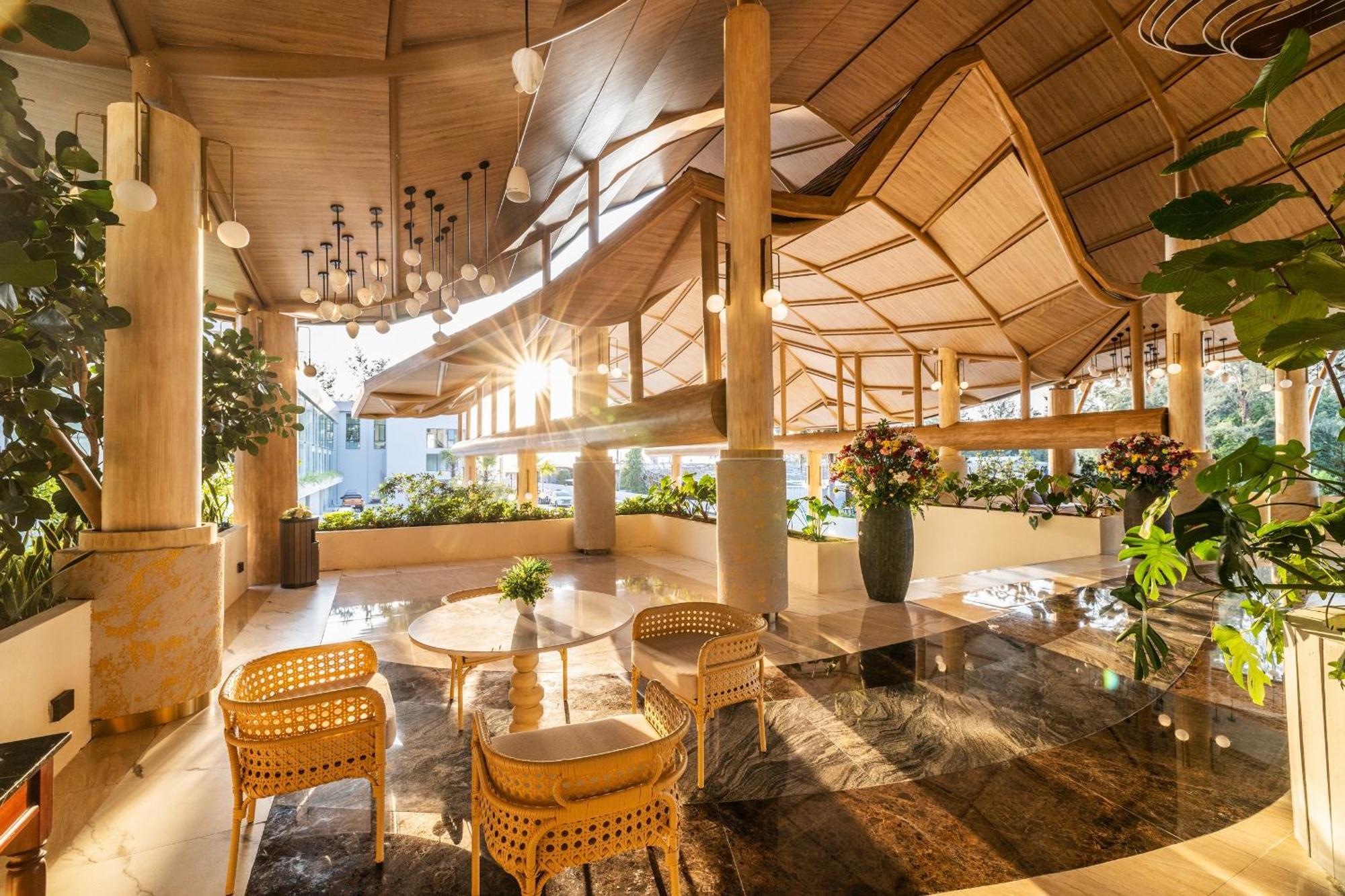 Phuket Emerald Beach Resort Karon Exterior photo